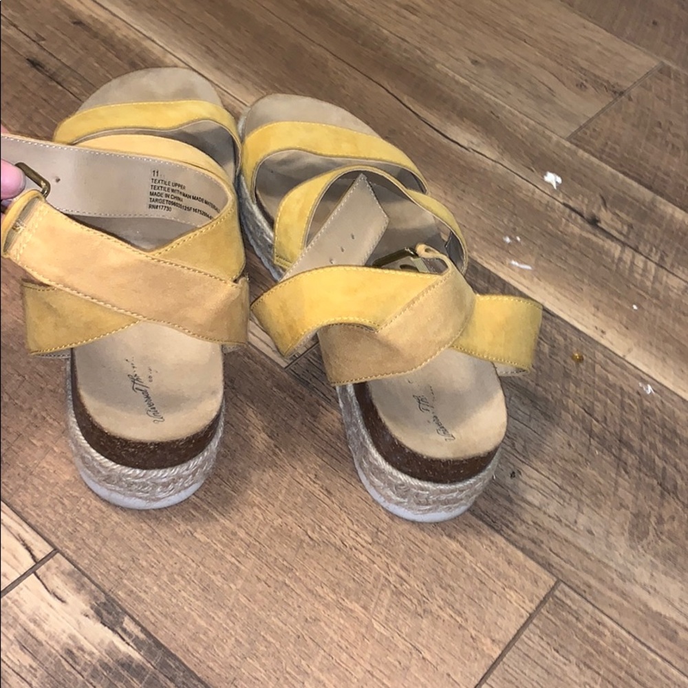 mustard platforms - Picture 2 of 2